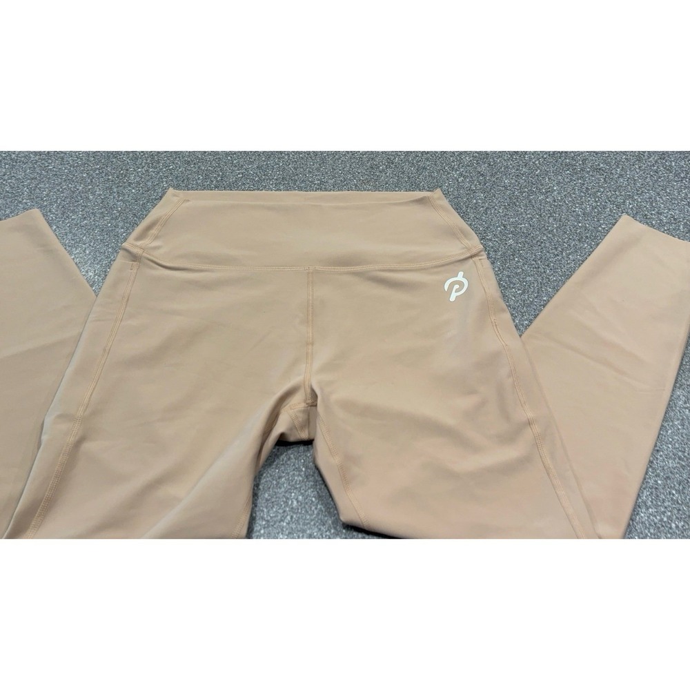 NWOT women's size LARGE 7/8 to full length Peloton athletic leggings.